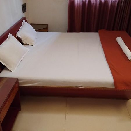 Agrawal Bhavan Budget Stay Only For Indians Mumbai  Buitenkant foto