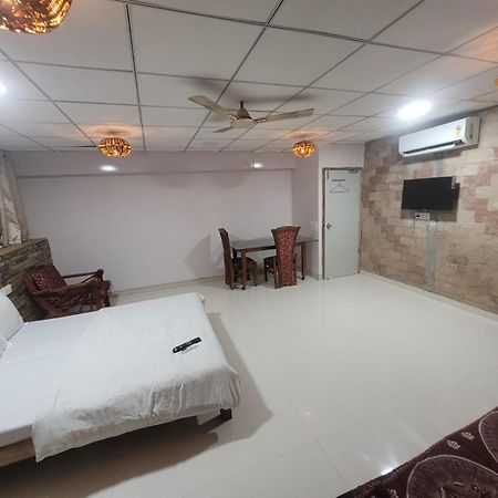 Agrawal Bhavan Budget Stay Only For Indians Mumbai  Buitenkant foto