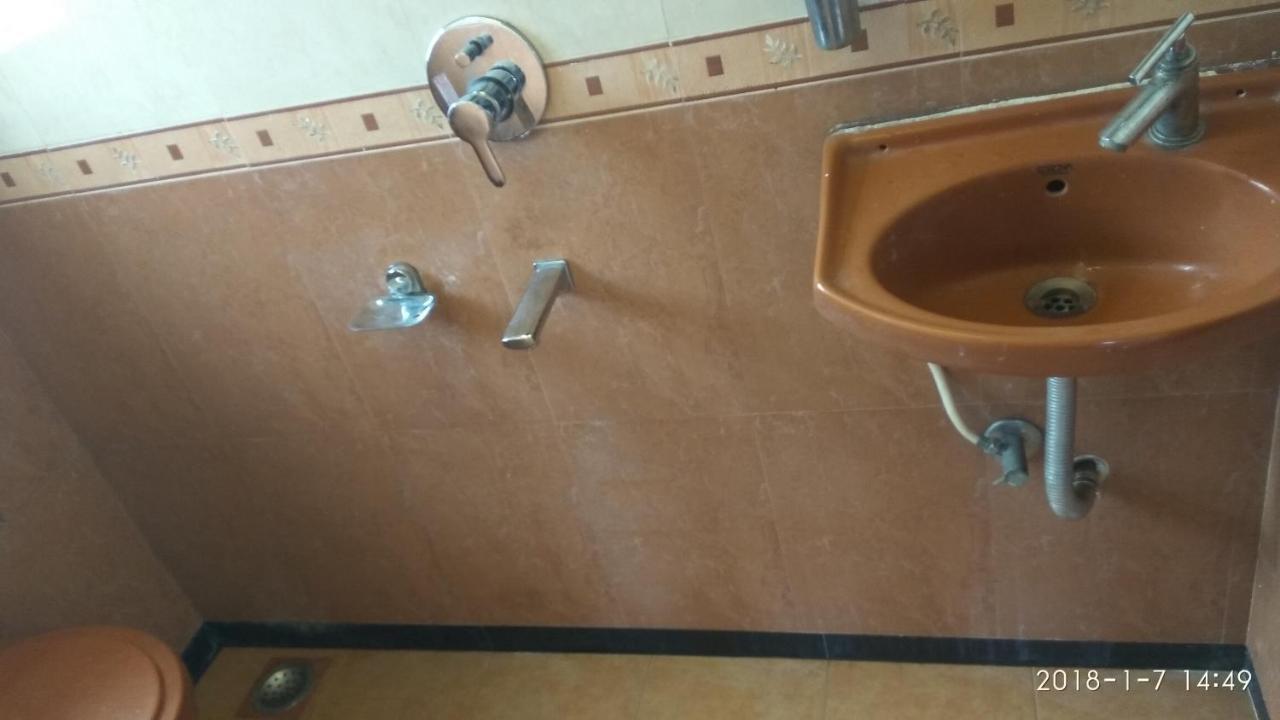 Agrawal Bhavan Budget Stay Only For Indians Mumbai  Buitenkant foto
